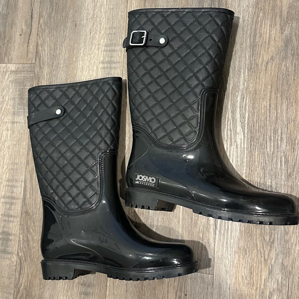 Nearly new rain/snow boots! - Picture 4 of 4
